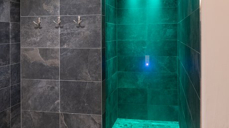 Erwachsenenhotel in Österreich: Wellness für Frau und Mann Erwachsenenhotel in Österreich: Wellness für Frau und Mann