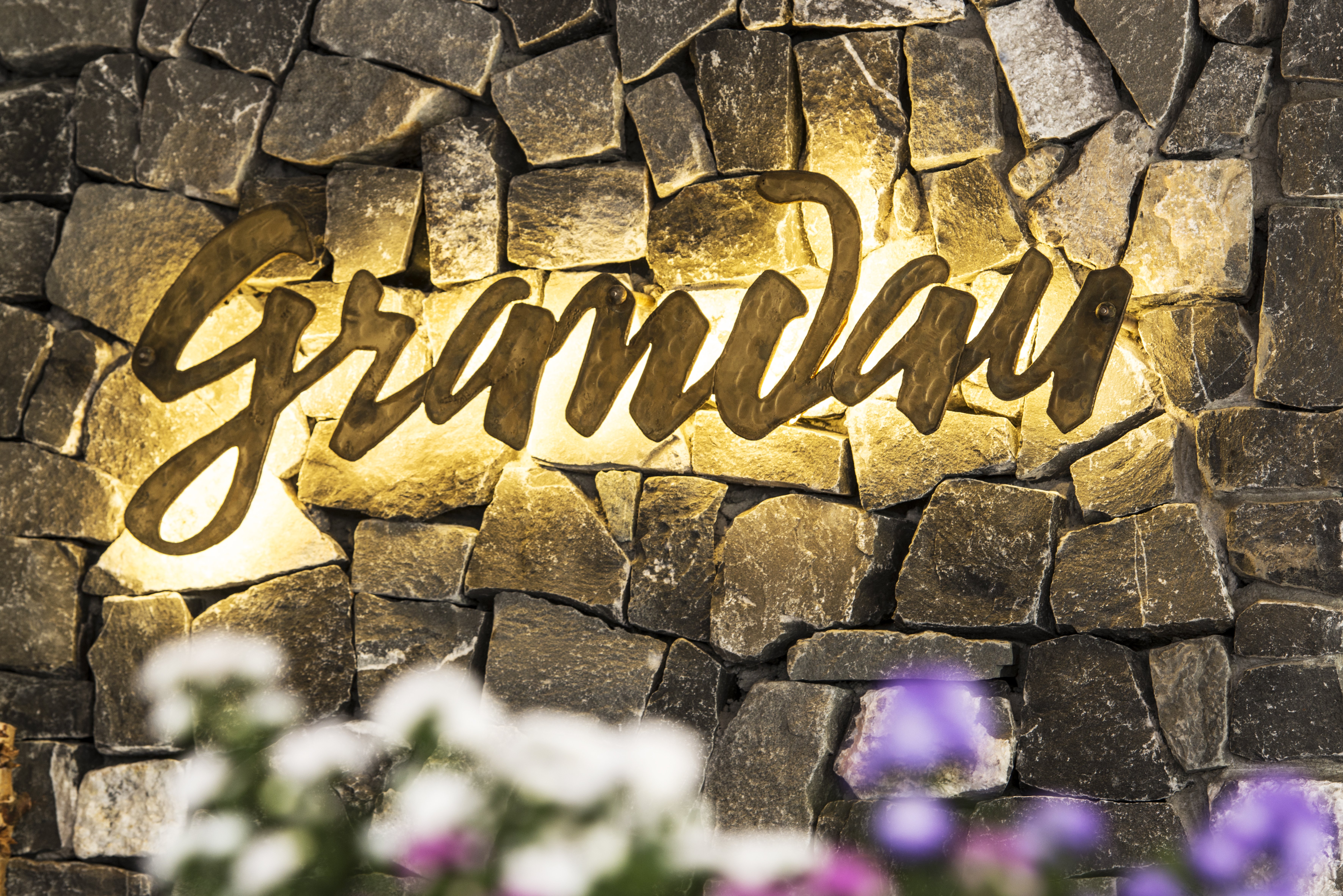 (c) Grandau.at